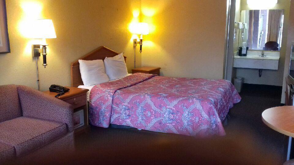Budgetel Inn And Suites Birmingham Extérieur photo