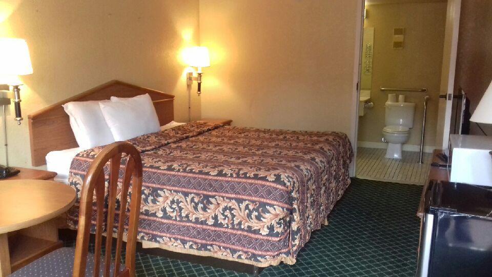 Budgetel Inn And Suites Birmingham Extérieur photo