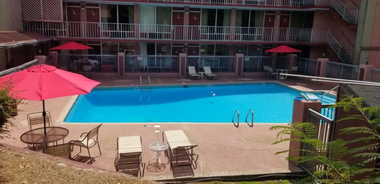 Budgetel Inn And Suites Birmingham Extérieur photo